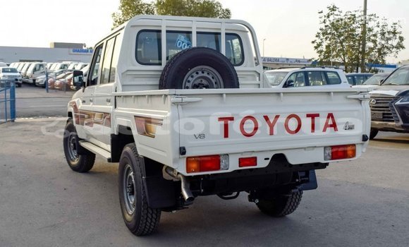 Acheter Import Voiture Toyota Land Cruiser Blanc à Import - Dubai, Marquesas Acheter Import Voiture Toyota Land Cruiser Blanc à Import - Dubai, Marquesas