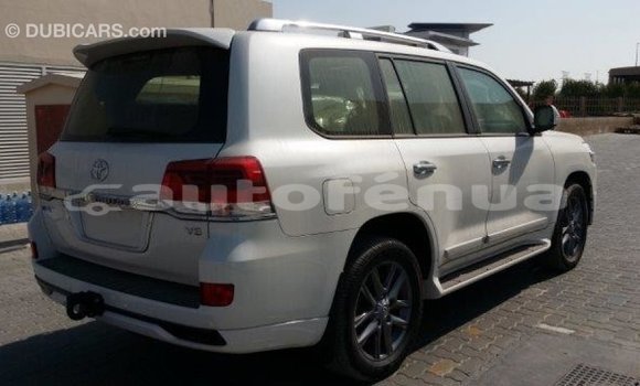 Acheter Import Voiture Toyota Land Cruiser Blanc à Import - Dubai, Marquesas Acheter Import Voiture Toyota Land Cruiser Blanc à Import - Dubai, Marquesas