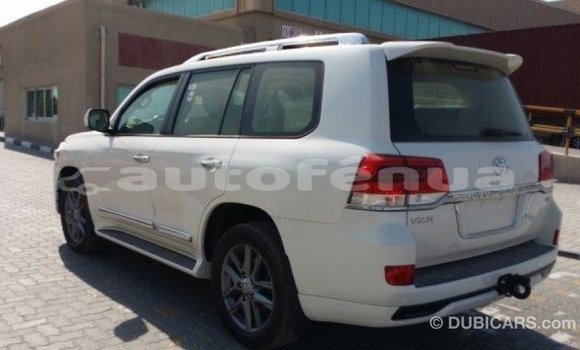 Acheter Import Voiture Toyota Land Cruiser Blanc à Import - Dubai, Marquesas Acheter Import Voiture Toyota Land Cruiser Blanc à Import - Dubai, Marquesas