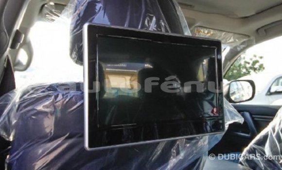 Acheter Import Voiture Toyota Land Cruiser Blanc à Import - Dubai, Marquesas Acheter Import Voiture Toyota Land Cruiser Blanc à Import - Dubai, Marquesas