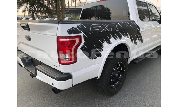 Acheter Import Voiture Ford Club Wagon Blanc à Import - Dubai, Marquesas Acheter Import Voiture Ford Club Wagon Blanc à Import - Dubai, Marquesas