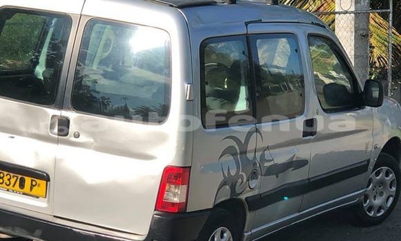Buy Used Peugeot Partner Silver Car in Mahina in Tahiti Buy Used Peugeot Partner Silver Car in Mahina in Tahiti