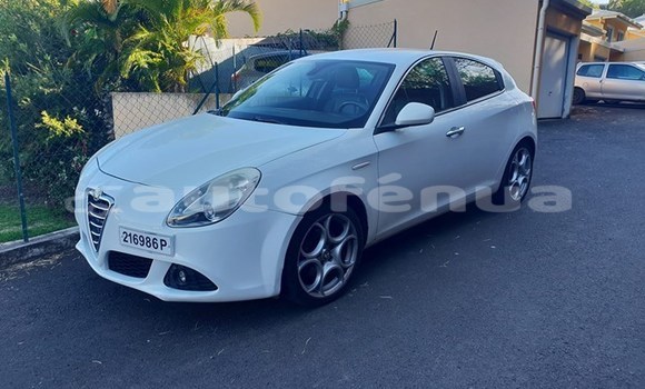 Acheter Occasion Voiture Alfa Romeo Giulietta Blanc à Papeete, Tahiti