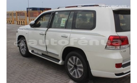 Acheter Import Voiture Toyota Land Cruiser Blanc à Import - Dubai, Marquesas Acheter Import Voiture Toyota Land Cruiser Blanc à Import - Dubai, Marquesas