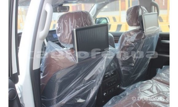 Acheter Import Voiture Toyota Land Cruiser Blanc à Import - Dubai, Marquesas Acheter Import Voiture Toyota Land Cruiser Blanc à Import - Dubai, Marquesas