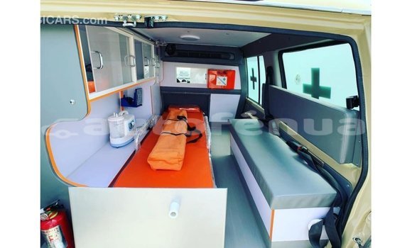 Acheter Import Voiture Toyota Land Cruiser Beige à Import - Dubai, Marquesas Acheter Import Voiture Toyota Land Cruiser Beige à Import - Dubai, Marquesas