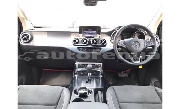 Acheter Import Voiture Mercedes-Benz 250 Bleu à Import - Dubai, Marquesas Acheter Import Voiture Mercedes-Benz 250 Bleu à Import - Dubai, Marquesas