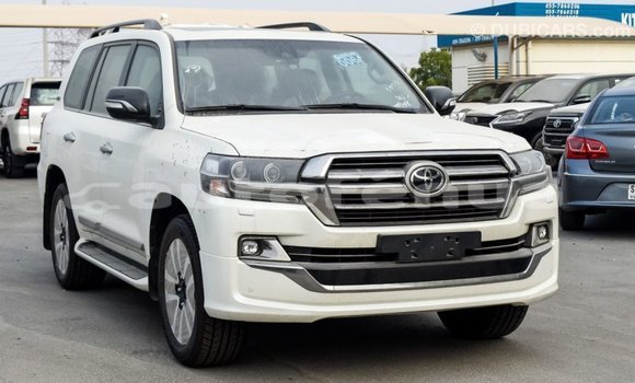 Acheter Import Voiture Toyota Land Cruiser Blanc à Import - Dubai, Marquesas Acheter Import Voiture Toyota Land Cruiser Blanc à Import - Dubai, Marquesas