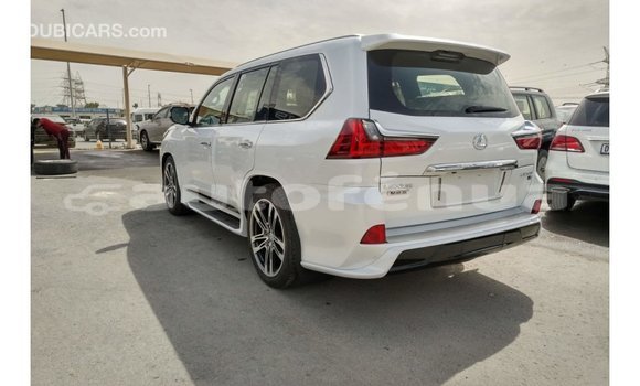 Acheter Import Voiture Lexus LX Blanc à Import - Dubai, Marquesas Acheter Import Voiture Lexus LX Blanc à Import - Dubai, Marquesas