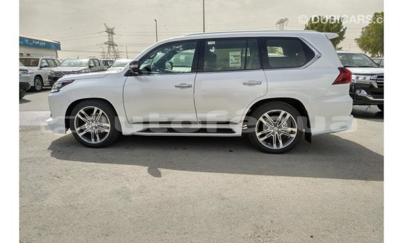 Acheter Import Voiture Lexus LX Blanc à Import - Dubai, Marquesas Acheter Import Voiture Lexus LX Blanc à Import - Dubai, Marquesas