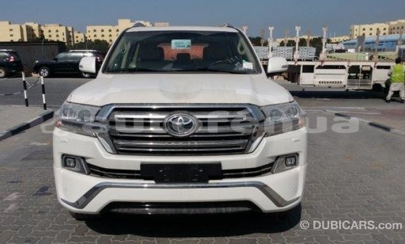 Acheter Import Voiture Toyota Land Cruiser Blanc à Import - Dubai, Marquesas Acheter Import Voiture Toyota Land Cruiser Blanc à Import - Dubai, Marquesas