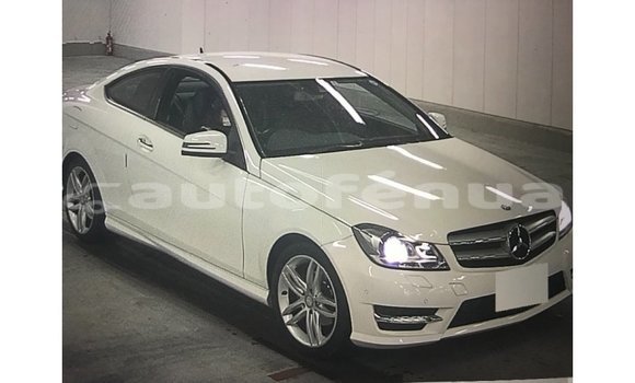 Buy Import Mercedes-Benz 190 White Car in Import - Dubai in Marquesas Buy Import Mercedes-Benz 190 White Car in Import - Dubai in Marquesas