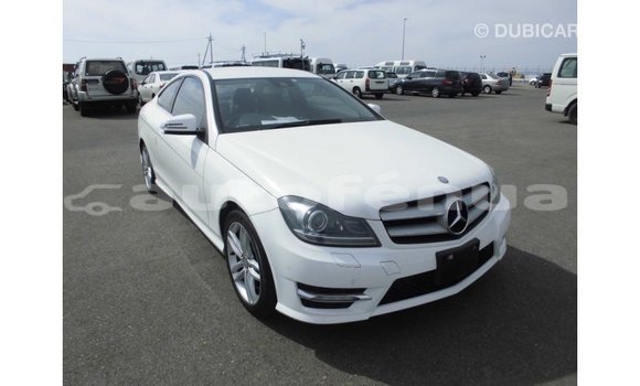 Buy Import Mercedes-Benz 190 White Car in Import - Dubai in Marquesas Buy Import Mercedes-Benz 190 White Car in Import - Dubai in Marquesas
