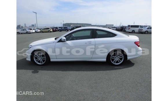 Buy Import Mercedes-Benz 190 White Car in Import - Dubai in Marquesas Buy Import Mercedes-Benz 190 White Car in Import - Dubai in Marquesas