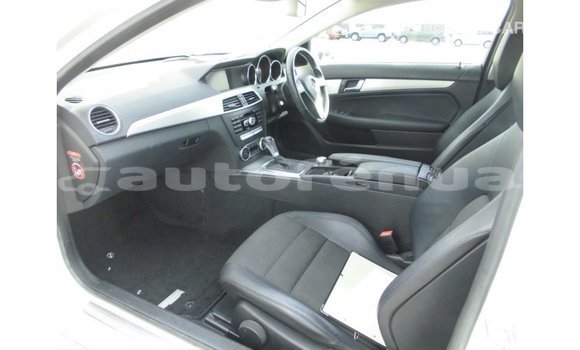 Buy Import Mercedes-Benz 190 White Car in Import - Dubai in Marquesas Buy Import Mercedes-Benz 190 White Car in Import - Dubai in Marquesas