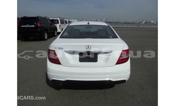 Buy Import Mercedes-Benz 190 White Car in Import - Dubai in Marquesas Buy Import Mercedes-Benz 190 White Car in Import - Dubai in Marquesas