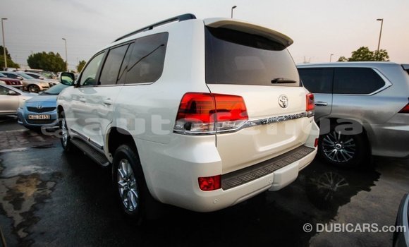 Buy Import Toyota Land Cruiser White Car in Import - Dubai in Marquesas Buy Import Toyota Land Cruiser White Car in Import - Dubai in Marquesas