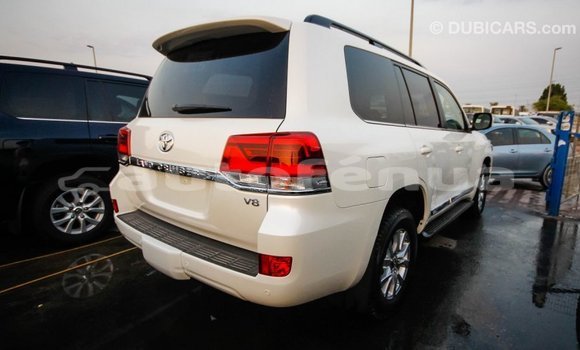 Buy Import Toyota Land Cruiser White Car in Import - Dubai in Marquesas Buy Import Toyota Land Cruiser White Car in Import - Dubai in Marquesas