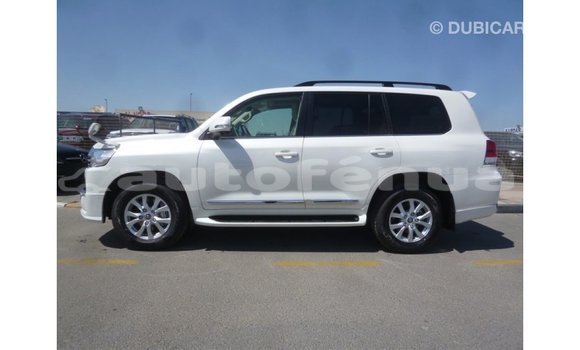 Acheter Import Voiture Toyota Land Cruiser Blanc à Import - Dubai, Marquesas Acheter Import Voiture Toyota Land Cruiser Blanc à Import - Dubai, Marquesas