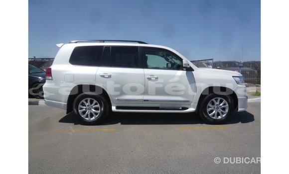 Acheter Import Voiture Toyota Land Cruiser Blanc à Import - Dubai, Marquesas Acheter Import Voiture Toyota Land Cruiser Blanc à Import - Dubai, Marquesas