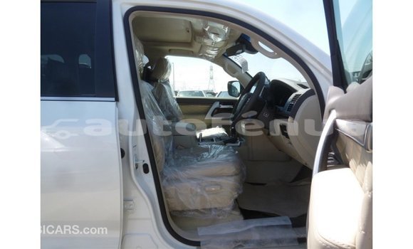 Acheter Import Voiture Toyota Land Cruiser Blanc à Import - Dubai, Marquesas Acheter Import Voiture Toyota Land Cruiser Blanc à Import - Dubai, Marquesas