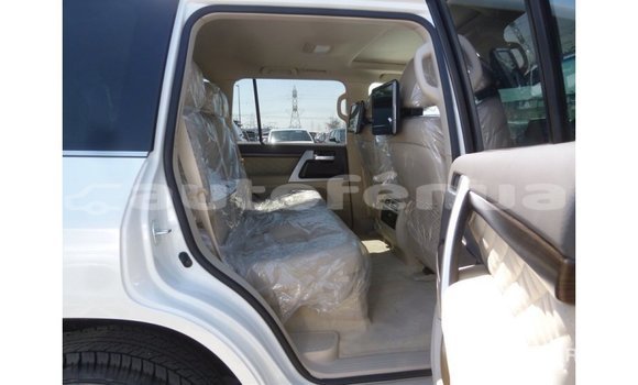 Acheter Import Voiture Toyota Land Cruiser Blanc à Import - Dubai, Marquesas Acheter Import Voiture Toyota Land Cruiser Blanc à Import - Dubai, Marquesas