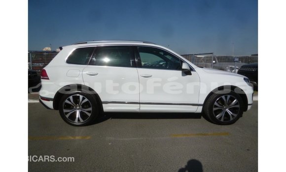 Buy Import Volkswagen Touareg White Car in Import - Dubai in Marquesas Buy Import Volkswagen Touareg White Car in Import - Dubai in Marquesas