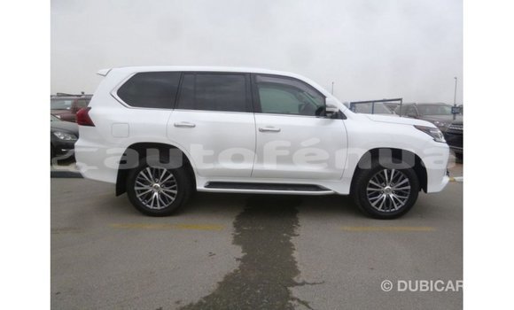 Acheter Import Voiture Lexus LX Blanc à Import - Dubai, Marquesas Acheter Import Voiture Lexus LX Blanc à Import - Dubai, Marquesas