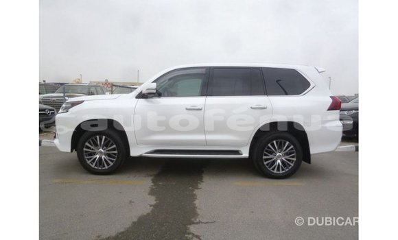 Acheter Import Voiture Lexus LX Blanc à Import - Dubai, Marquesas Acheter Import Voiture Lexus LX Blanc à Import - Dubai, Marquesas