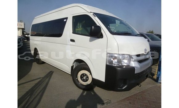 Acheter Import Voiture Toyota Hiace Blanc à Import - Dubai, Marquesas