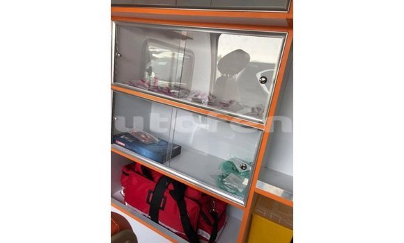 Acheter Import Voiture Toyota Hiace Blanc à Import - Dubai, Marquesas Acheter Import Voiture Toyota Hiace Blanc à Import - Dubai, Marquesas