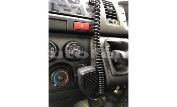 Acheter Import Voiture Toyota Hiace Blanc à Import - Dubai, Marquesas Acheter Import Voiture Toyota Hiace Blanc à Import - Dubai, Marquesas