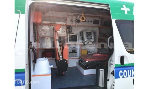 Acheter Import Voiture Toyota Hiace Blanc à Import - Dubai, Marquesas Acheter Import Voiture Toyota Hiace Blanc à Import - Dubai, Marquesas