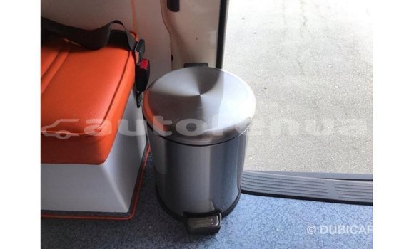 Acheter Import Voiture Toyota Hiace Blanc à Import - Dubai, Marquesas Acheter Import Voiture Toyota Hiace Blanc à Import - Dubai, Marquesas