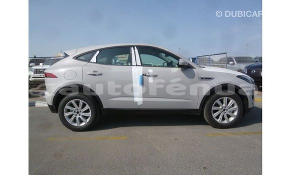 Acheter Import Voiture Jaguar E-Pace Blanc à Import - Dubai, Marquesas Acheter Import Voiture Jaguar E-Pace Blanc à Import - Dubai, Marquesas