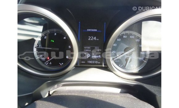 Acheter Import Voiture Toyota Prado Blanc à Import - Dubai, Marquesas Acheter Import Voiture Toyota Prado Blanc à Import - Dubai, Marquesas