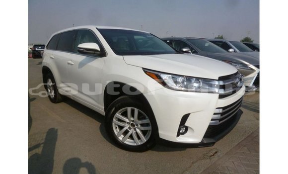 Buy Import Toyota Kluger White Car in Import - Dubai in Marquesas Buy Import Toyota Kluger White Car in Import - Dubai in Marquesas