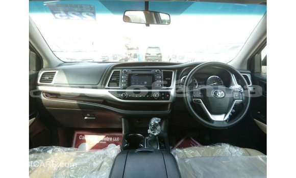 Buy Import Toyota Kluger White Car in Import - Dubai in Marquesas Buy Import Toyota Kluger White Car in Import - Dubai in Marquesas