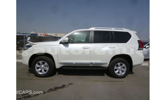Acheter Import Voiture Toyota Prado Blanc à Import - Dubai, Marquesas Acheter Import Voiture Toyota Prado Blanc à Import - Dubai, Marquesas