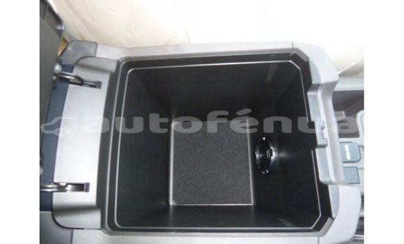 Acheter Import Voiture Toyota Prado Blanc à Import - Dubai, Marquesas Acheter Import Voiture Toyota Prado Blanc à Import - Dubai, Marquesas