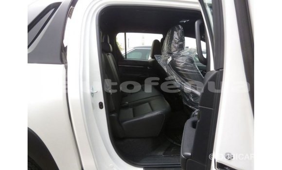 Acheter Import Voiture Toyota Hilux Blanc à Import - Dubai, Marquesas Acheter Import Voiture Toyota Hilux Blanc à Import - Dubai, Marquesas