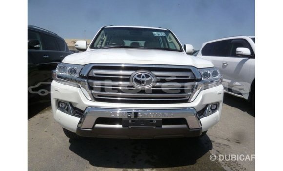 Acheter Import Voiture Toyota Land Cruiser Blanc à Import - Dubai, Marquesas Acheter Import Voiture Toyota Land Cruiser Blanc à Import - Dubai, Marquesas