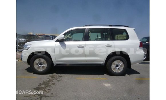 Acheter Import Voiture Toyota Land Cruiser Blanc à Import - Dubai, Marquesas Acheter Import Voiture Toyota Land Cruiser Blanc à Import - Dubai, Marquesas