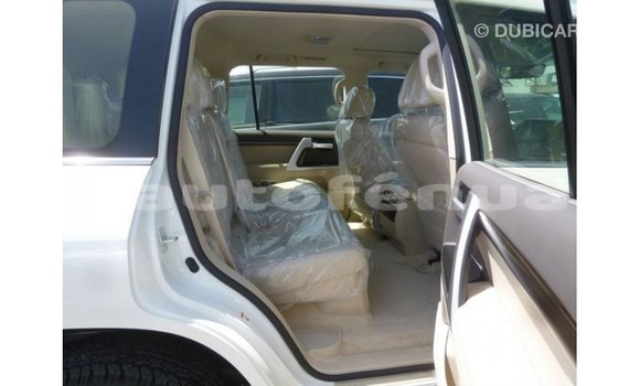 Acheter Import Voiture Toyota Land Cruiser Blanc à Import - Dubai, Marquesas Acheter Import Voiture Toyota Land Cruiser Blanc à Import - Dubai, Marquesas