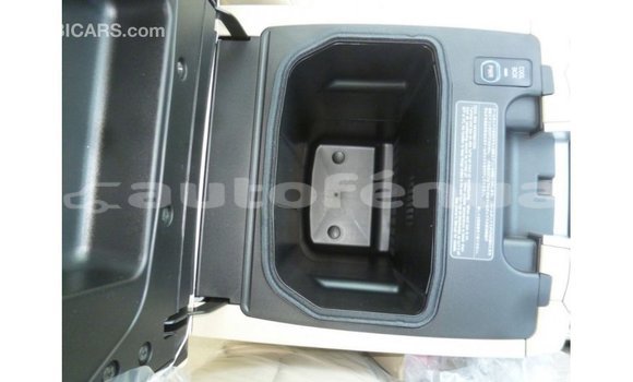 Acheter Import Voiture Toyota Land Cruiser Blanc à Import - Dubai, Marquesas Acheter Import Voiture Toyota Land Cruiser Blanc à Import - Dubai, Marquesas