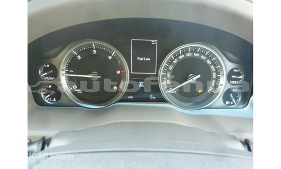Acheter Import Voiture Toyota Land Cruiser Blanc à Import - Dubai, Marquesas Acheter Import Voiture Toyota Land Cruiser Blanc à Import - Dubai, Marquesas