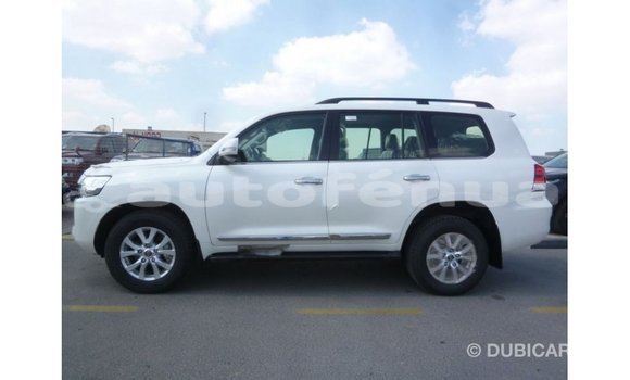 Acheter Import Voiture Toyota Land Cruiser Blanc à Import - Dubai, Marquesas Acheter Import Voiture Toyota Land Cruiser Blanc à Import - Dubai, Marquesas