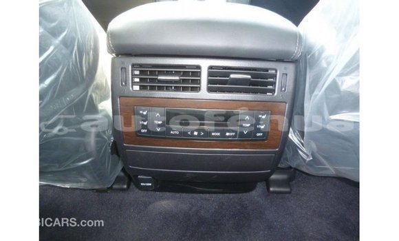 Acheter Import Voiture Toyota Land Cruiser Blanc à Import - Dubai, Marquesas Acheter Import Voiture Toyota Land Cruiser Blanc à Import - Dubai, Marquesas