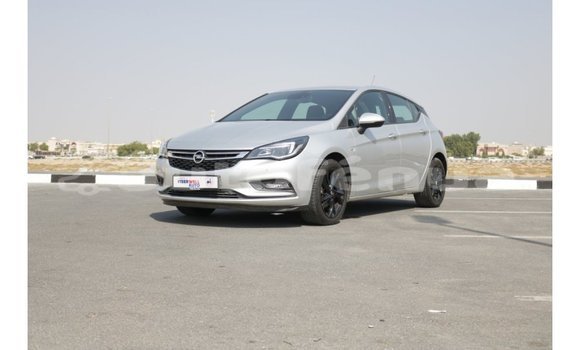 Acheter Import Voiture Opel Astra Blanc à Import - Dubai, Marquesas