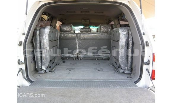 Buy Import Toyota Land Cruiser White Car in Import - Dubai in Marquesas Buy Import Toyota Land Cruiser White Car in Import - Dubai in Marquesas